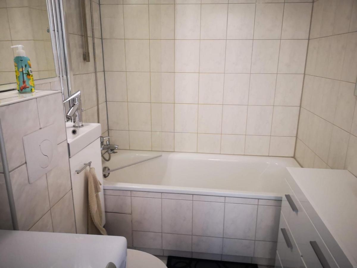 Ferienwohnung Fuer 1-3 Personen In Berlin, Naehe U Friedrichsfelde Екстериор снимка